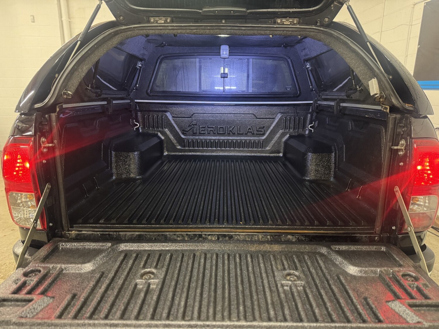 Used Toyota Hilux 2018 for sale - 77038982: Photo 9