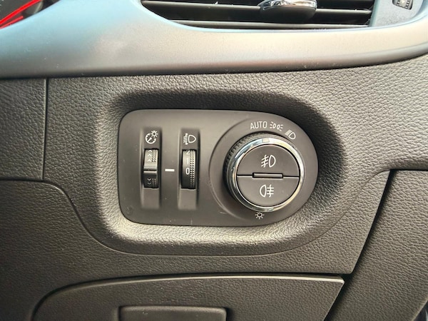 Used Vauxhall Astra 2018 for sale - 76178617: Photo 9