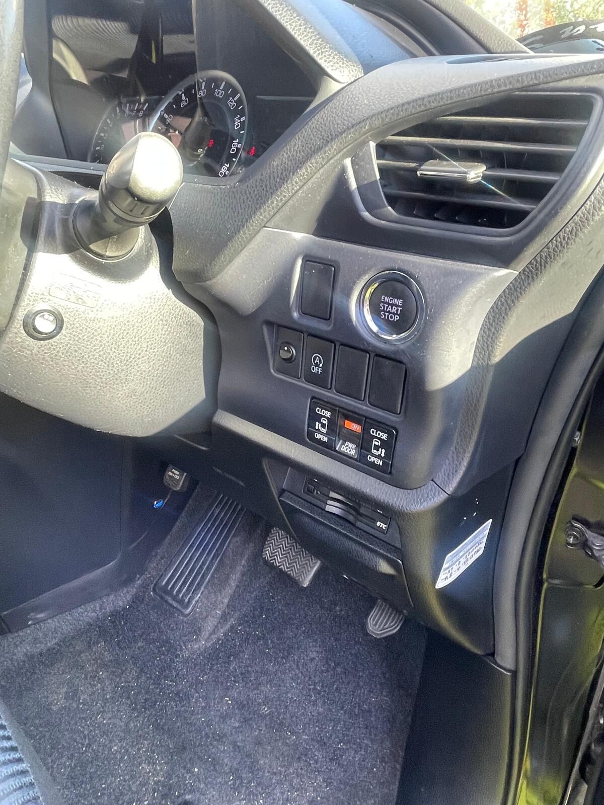 Used Toyota Voxy 2025 for sale - 77083326: Photo 25