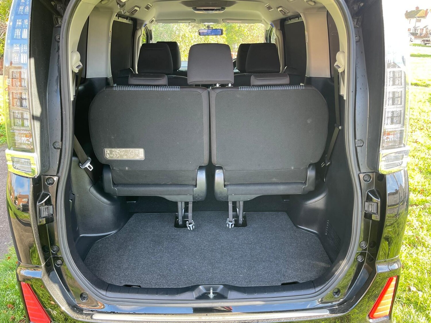 Used Toyota Voxy 2025 for sale - 77083326: Photo 30