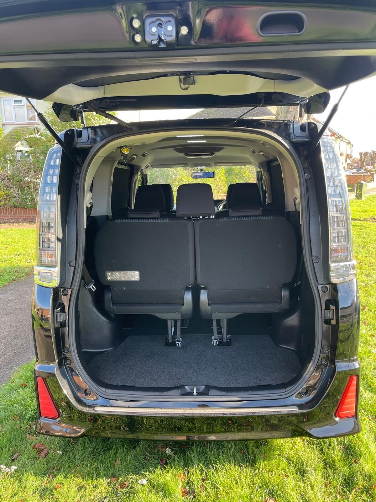 Used Toyota Voxy 2025 for sale - 77083326: Photo 31