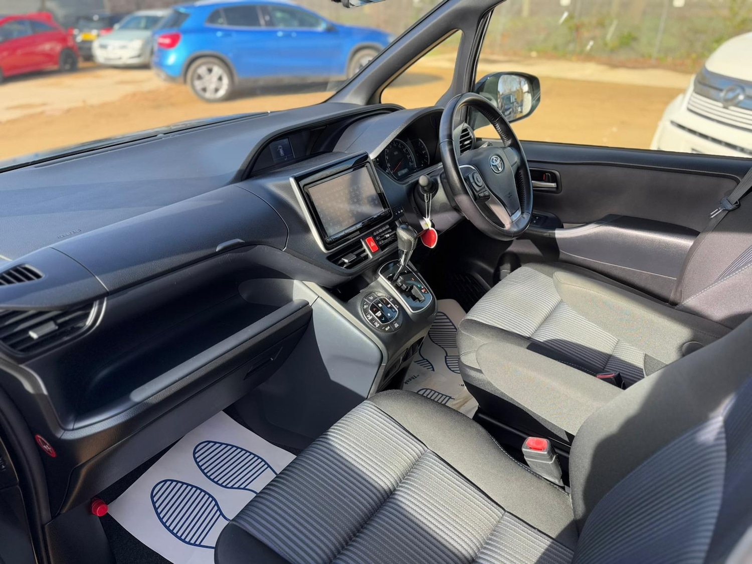 Used Toyota Voxy 2025 for sale - 77083326: Photo 42