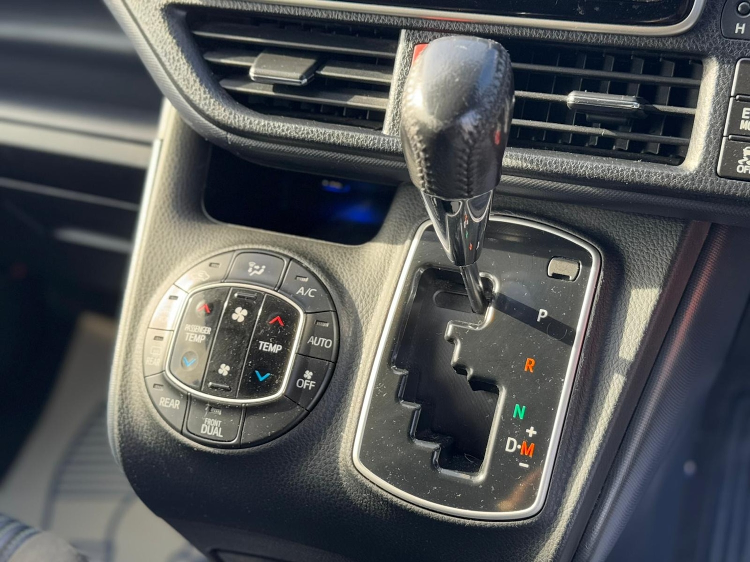 Used Toyota Voxy 2025 for sale - 77083326: Photo 53