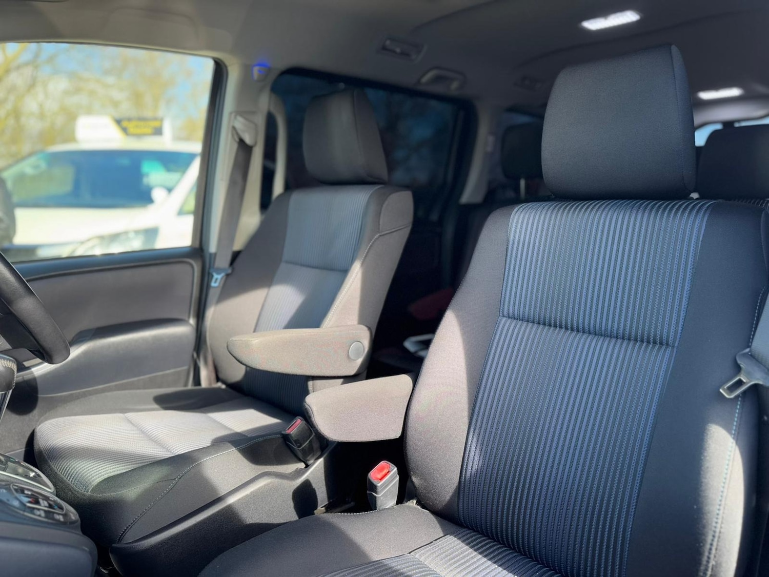 Used Toyota Voxy 2025 for sale - 77083326: Photo 58