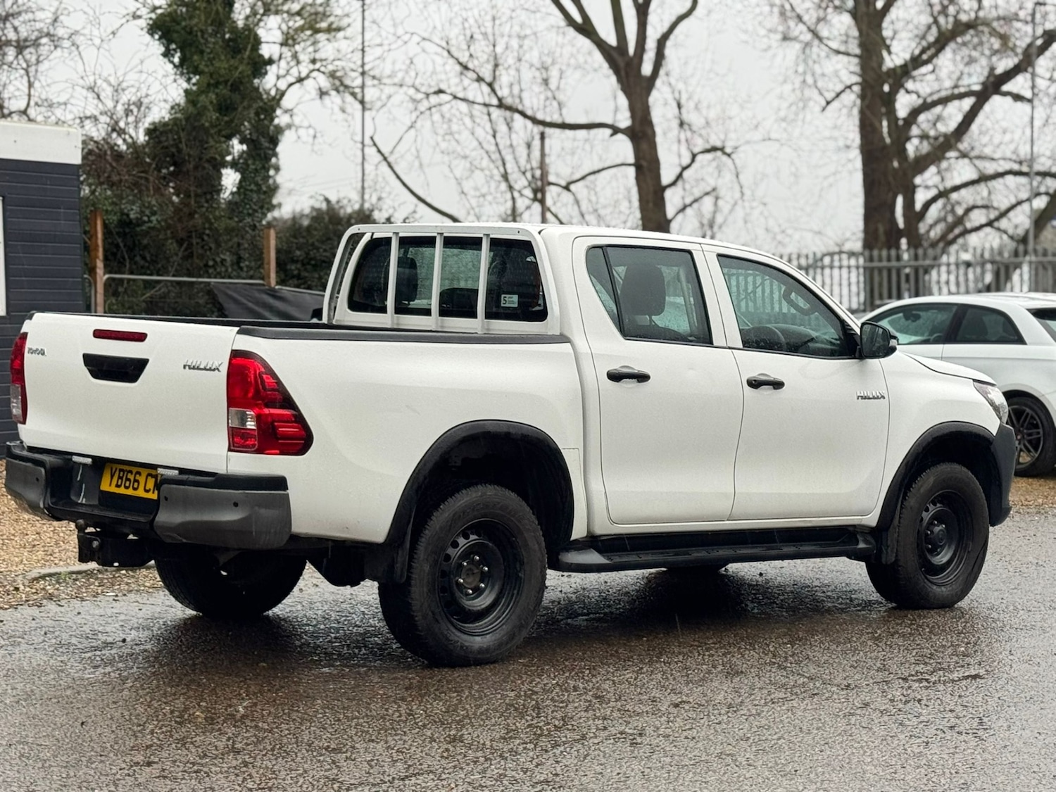Used Toyota Hilux 2017 for sale - 77932344: Photo 11