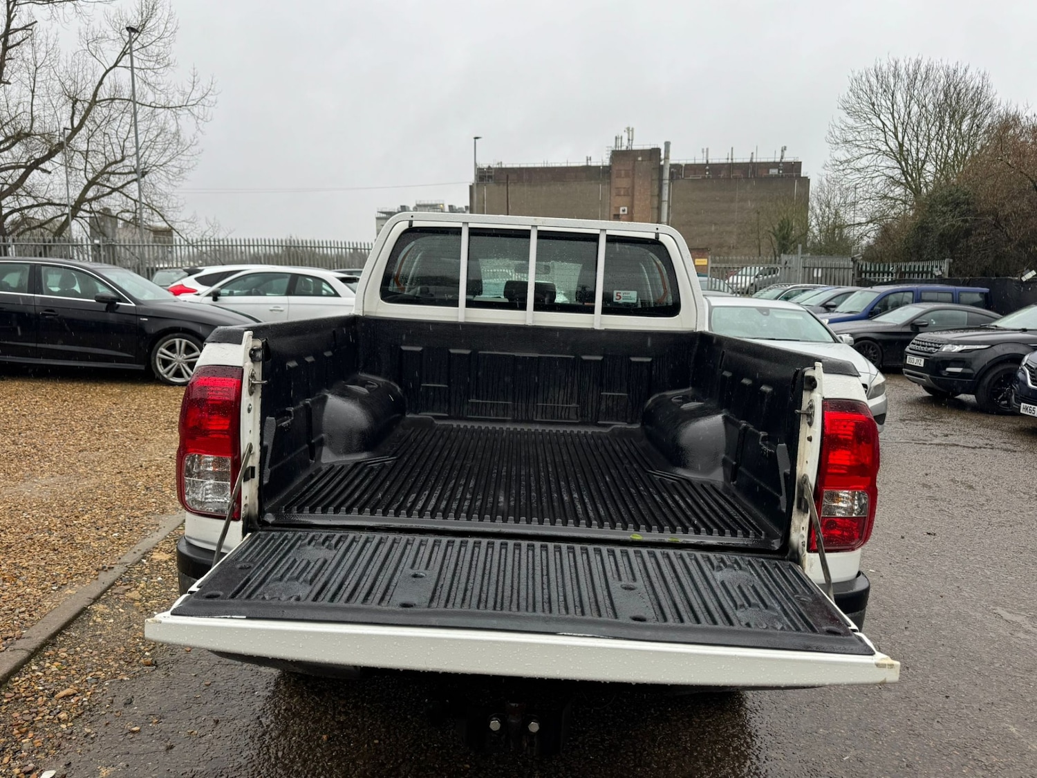 Used Toyota Hilux 2017 for sale - 77932344: Photo 25