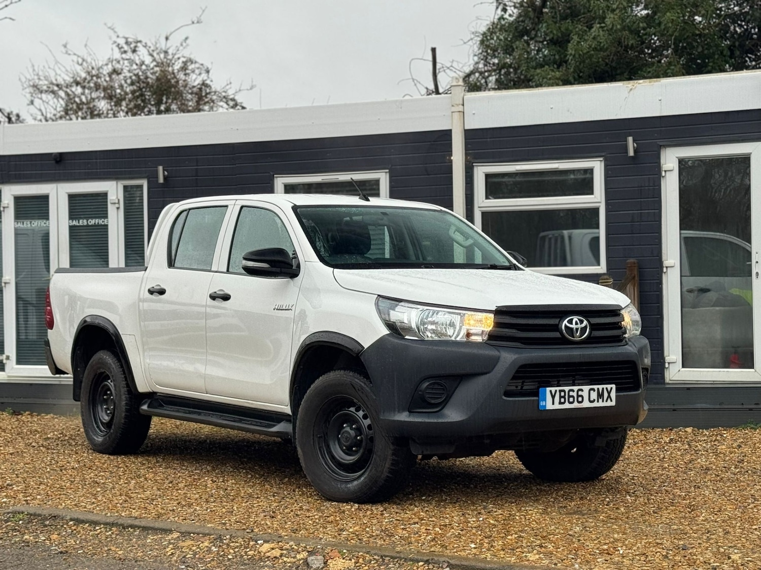 Used Toyota Hilux 2017 for sale - 77932344: Photo 3
