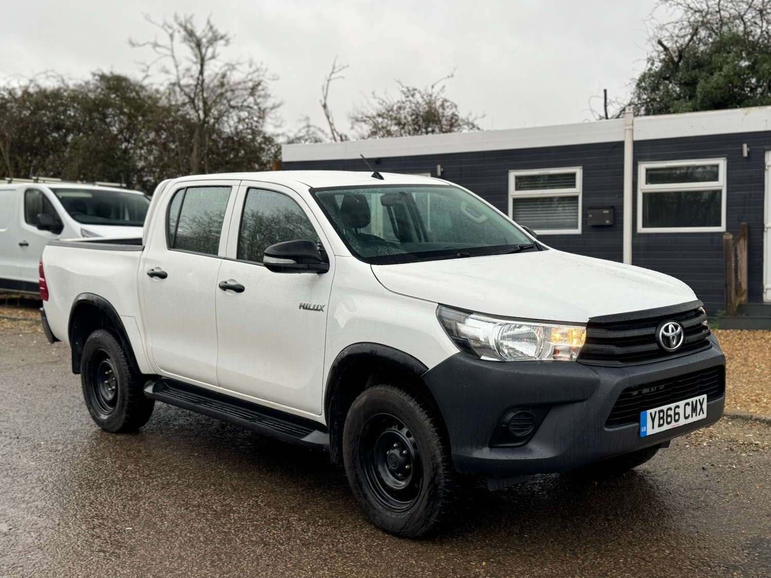 Used Toyota Hilux 2017 for sale - 77932344: Photo 4