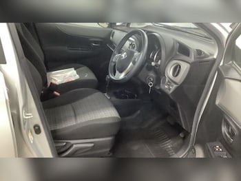 Used Toyota Yaris 2013 for sale - 77399786: Photo