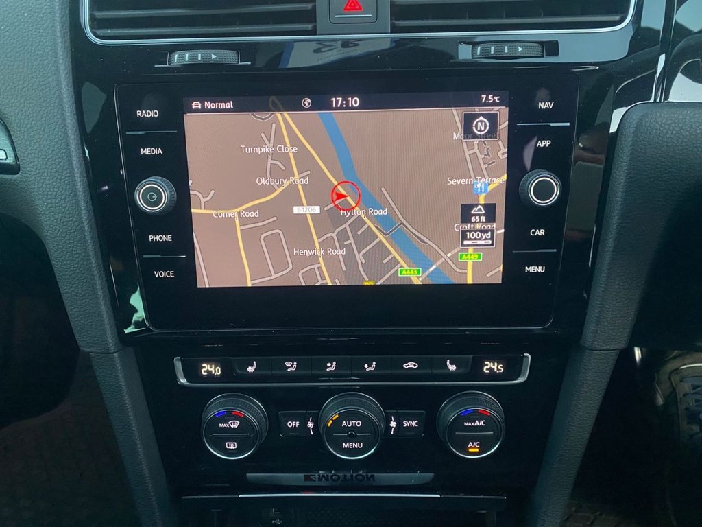 Used Volkswagen Golf 2017 for sale - 76686207: Photo 10