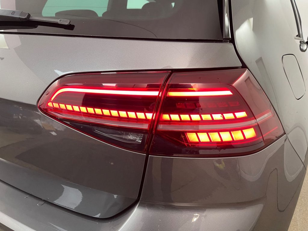 Used Volkswagen Golf 2017 for sale - 76686207: Photo 19