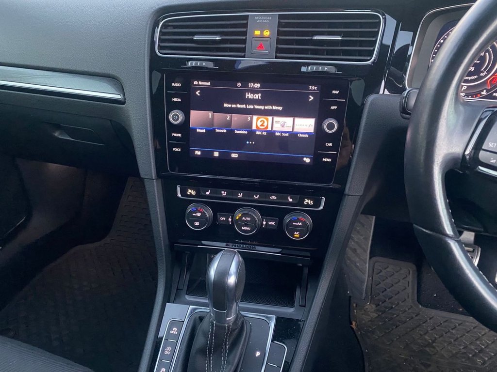 Used Volkswagen Golf 2017 for sale - 76686207: Photo 8