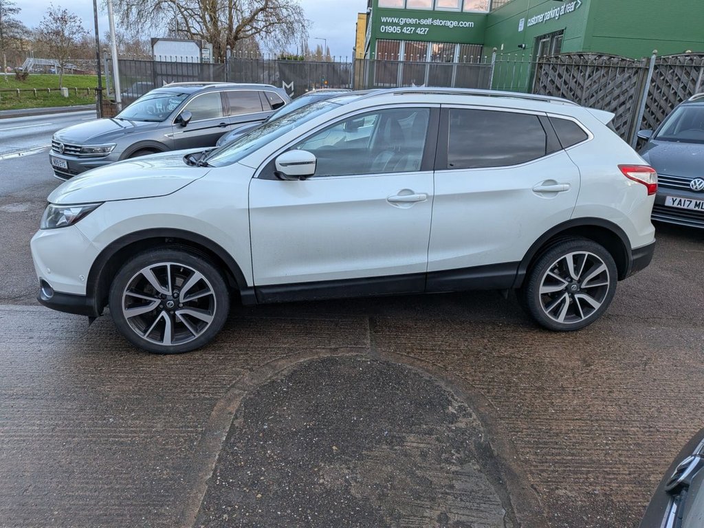 Used Nissan Qashqai 2015 for sale - 77621450: Photo 3