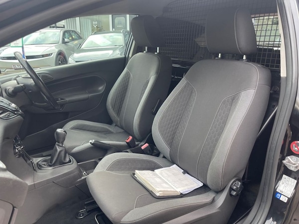 Used Ford Fiesta Van 2015 for sale - 76203434: Photo 11