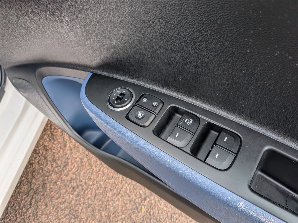 Used Hyundai i10 2014 for sale - 77302492: Photo 9