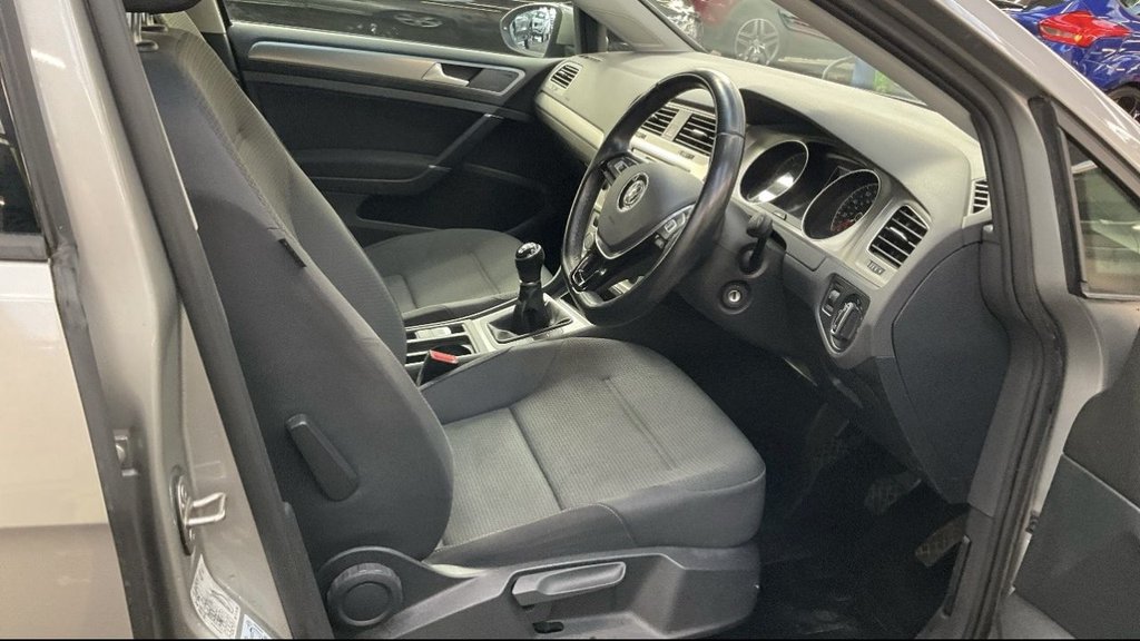 Used Volkswagen Golf 2015 for sale - 76910372: Photo 3