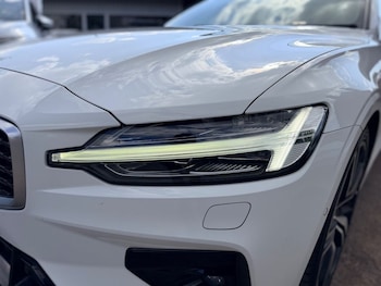 Used Volvo V60 2019 for sale - 79276316: Photo