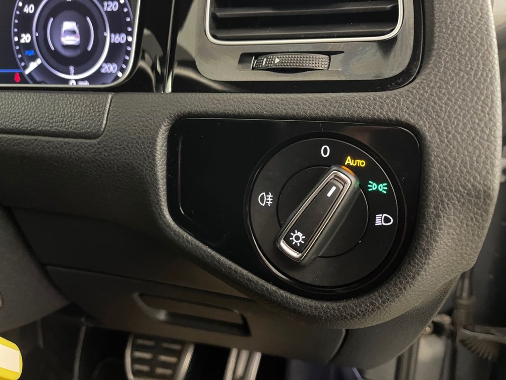 Used Volkswagen Golf 2018 for sale - 77608789: Photo 30