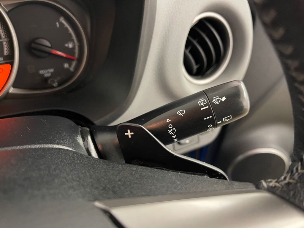 Used Toyota Yaris 2015 for sale - 76501031: Photo 33