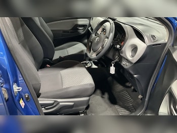 Used Toyota Yaris 2015 for sale - 76501031: Photo