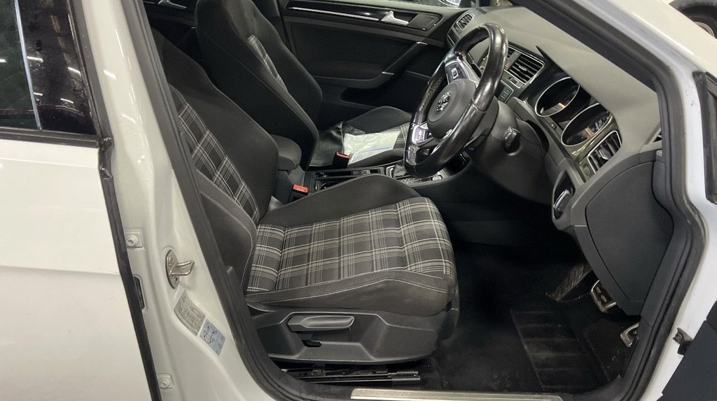 Used Volkswagen Golf 2015 for sale - 77422477: Photo 3