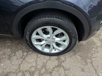 Used Land Rover Discovery Sport 2017 for sale - 76420077: Photo