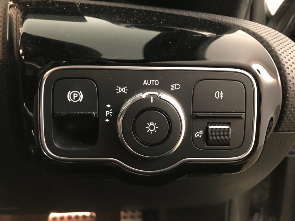 Used Mercedes-Benz A-Class 2018 for sale - 77734296: Photo 41