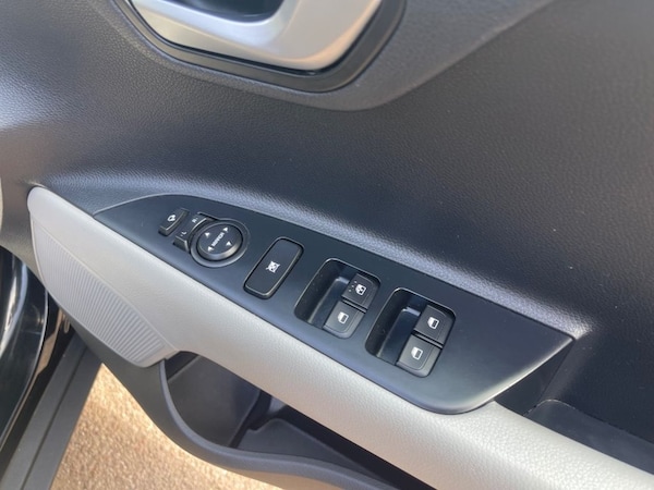 Used Kia Stonic 2019 for sale - 75537899: Photo 17