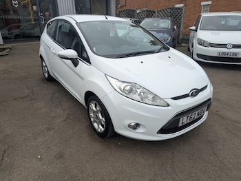 2012 (62) - 1.25 Zetec Hatchback 3dr Petrol Manual (129 g/km, 81 bhp)