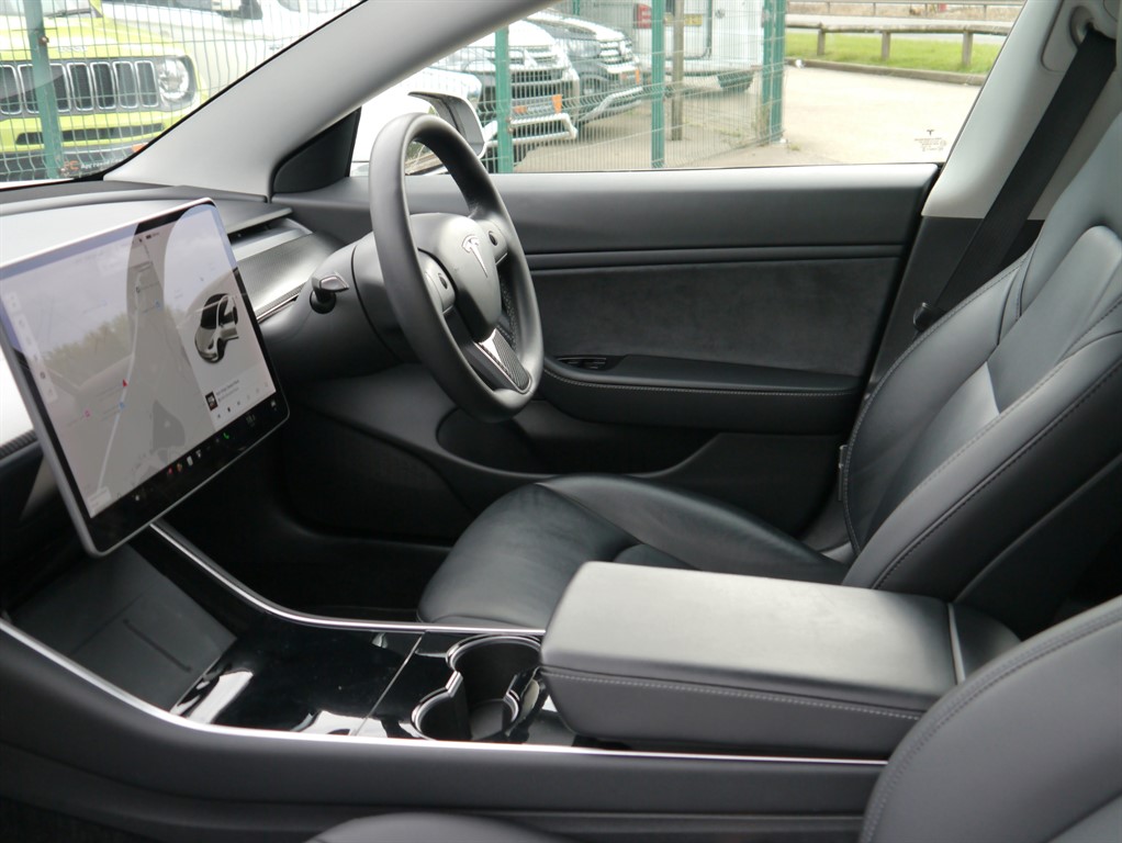 Used Tesla Model 3 2020 for sale - 76428369: Photo 2