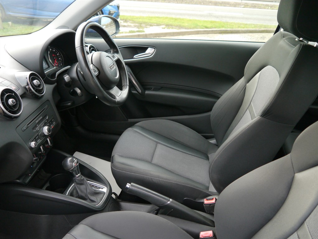 Used Audi A1 2014 for sale - 76894979: Photo 2