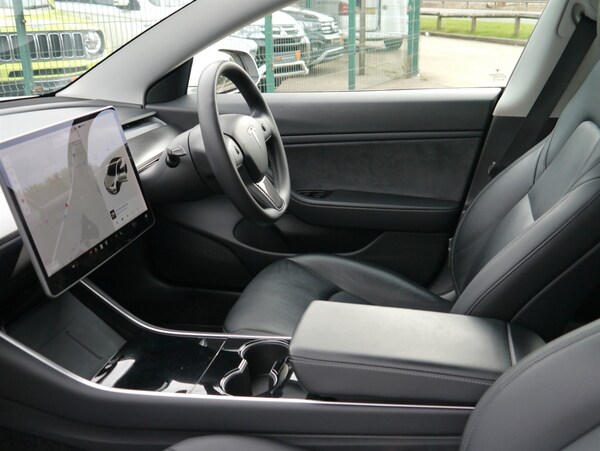 Used Tesla Model 3 2020 for sale - 76018302: Photo 2