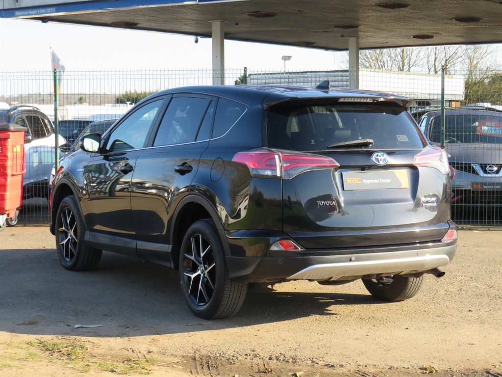 Used Toyota RAV4 2017 for sale - 77951019: Photo 9