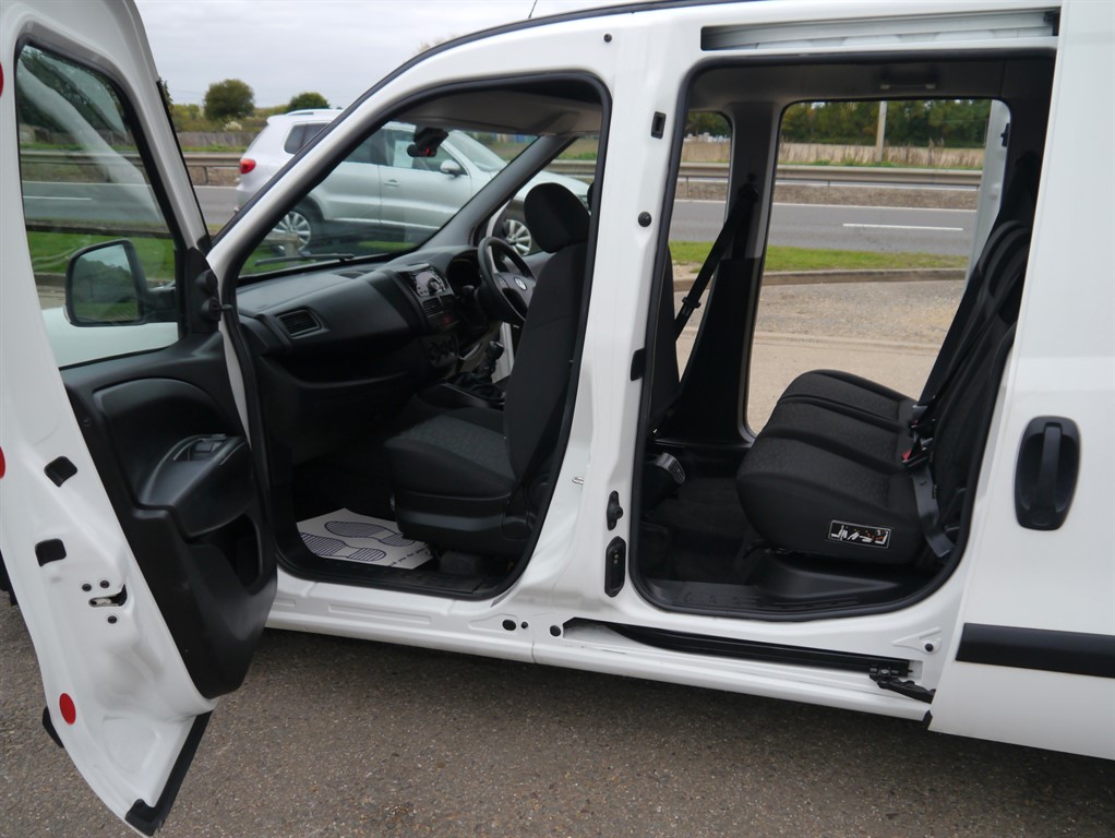 Used Vauxhall Combo 2018 for sale - 76297773: Photo 3