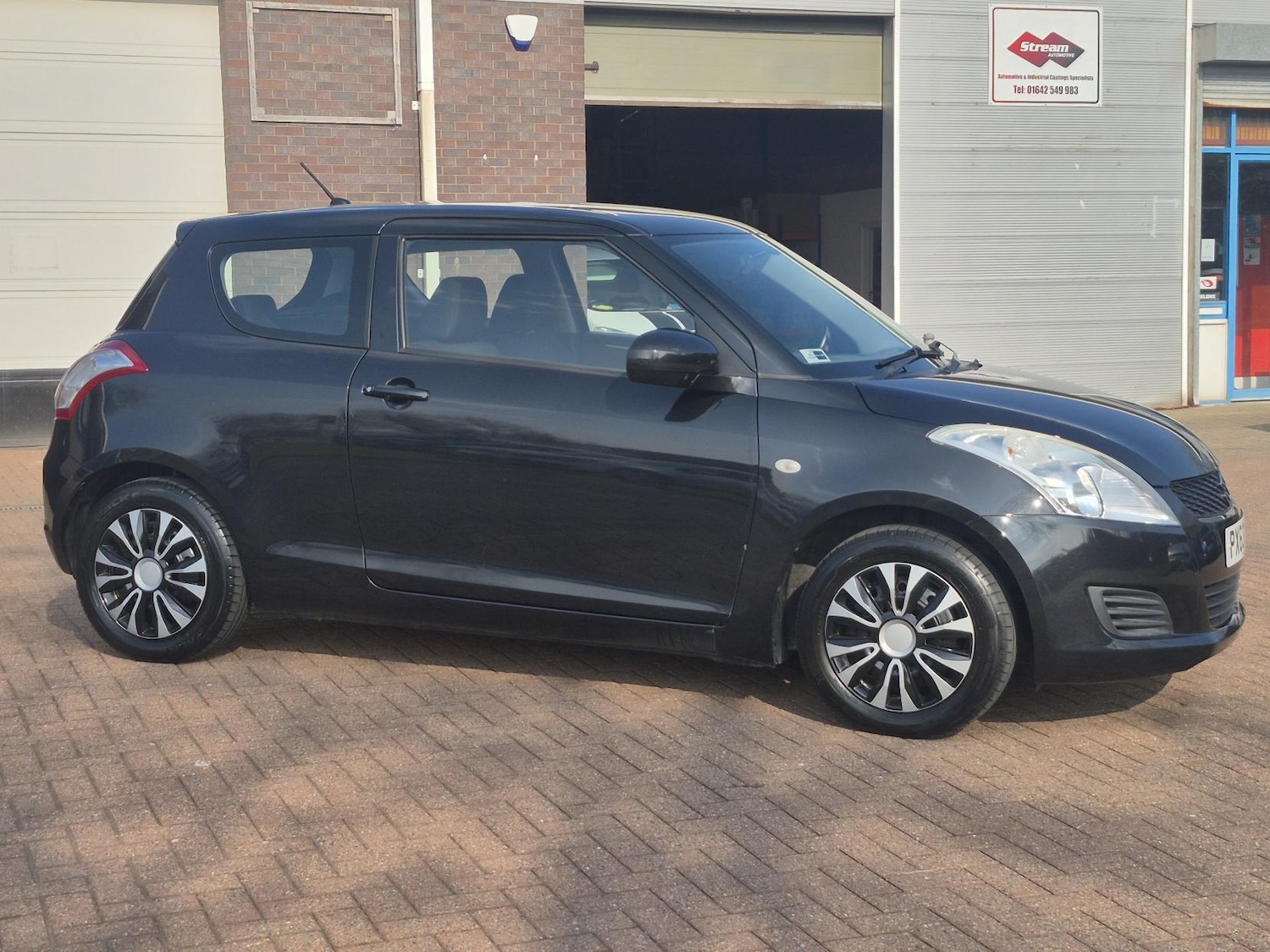 Used Suzuki Swift 2013 for sale - 77763002: Photo 2
