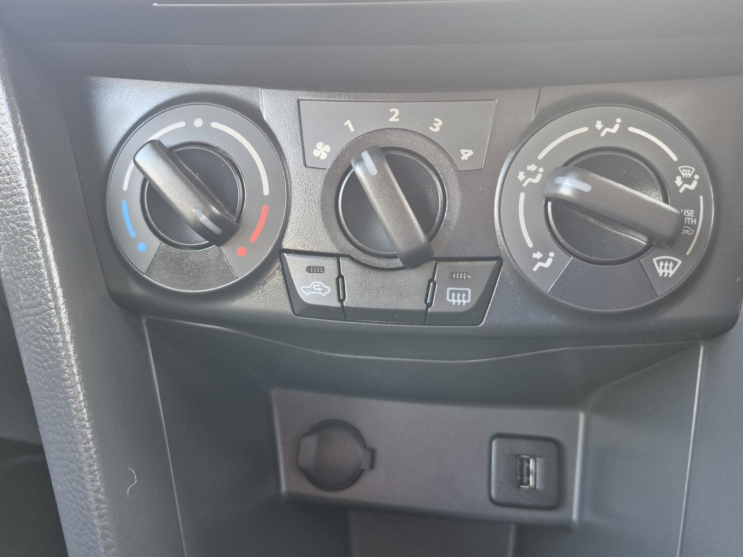 Used Suzuki Swift 2013 for sale - 77763002: Photo 22