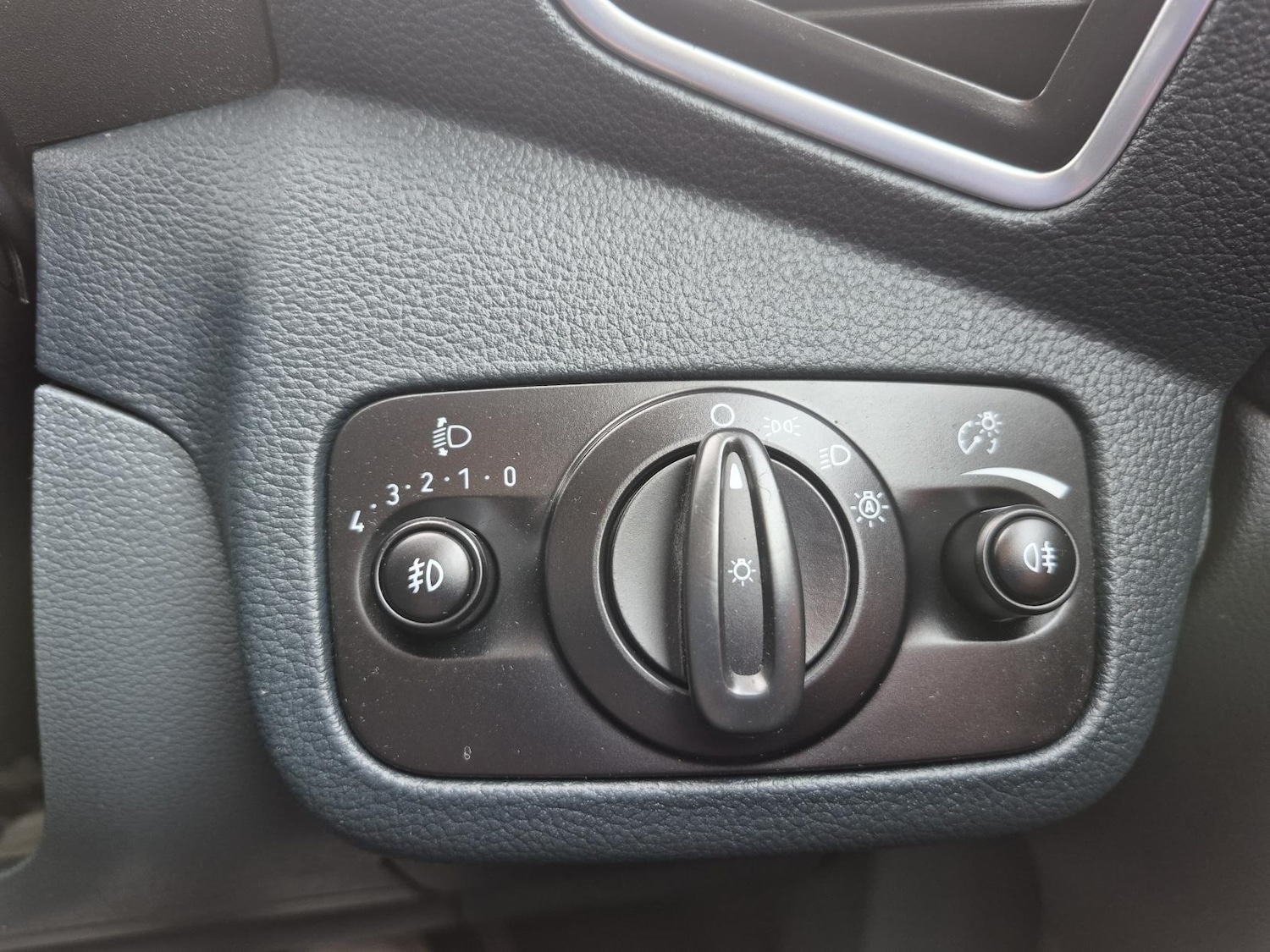 Used Ford C-Max 2015 for sale - 77630929: Photo 25