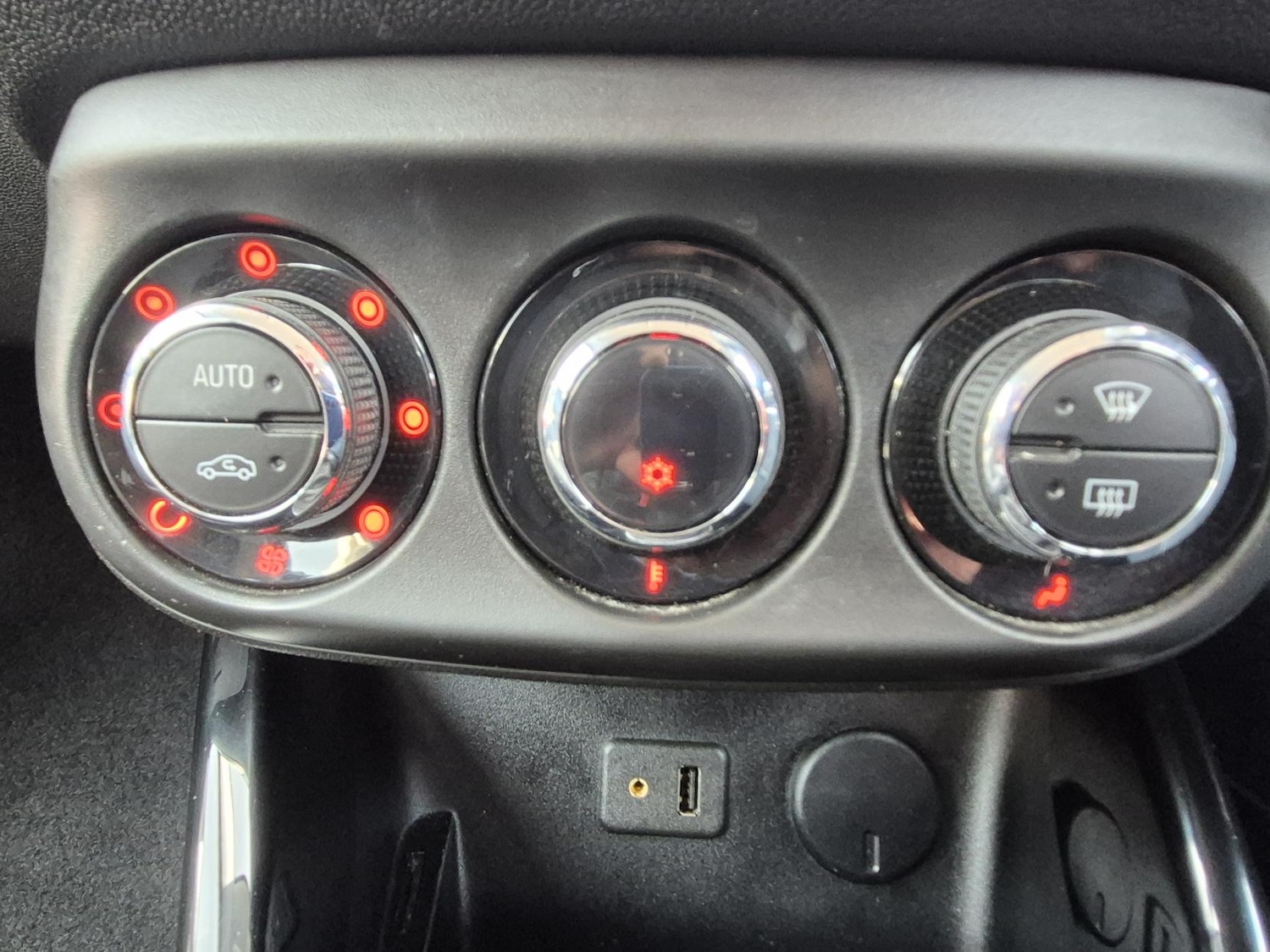 Used Vauxhall ADAM 2015 for sale - 78014790: Photo 20