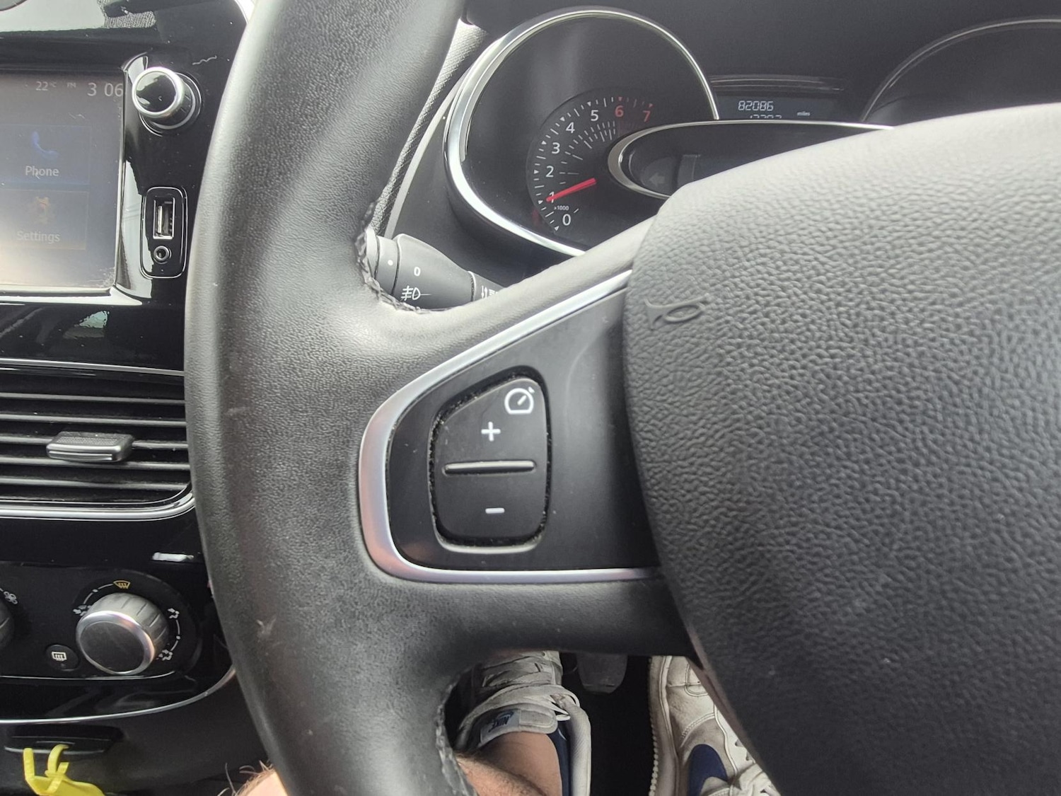 Used Renault Clio 2018 for sale - 76965694: Photo 32