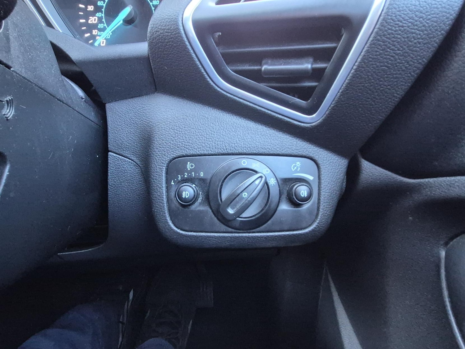 Used Ford Kuga 2015 for sale - 77210673: Photo 17