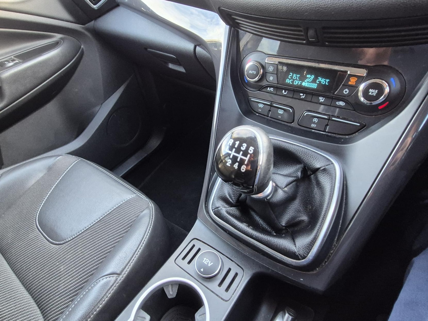 Used Ford Kuga 2015 for sale - 77210673: Photo 19