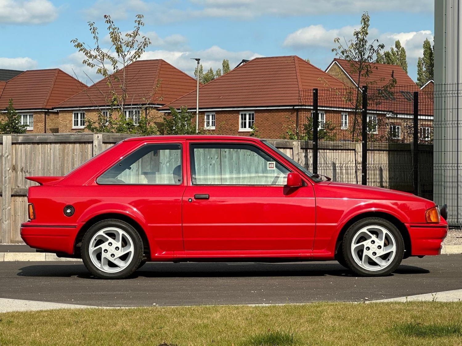 Used Ford Escort for sale - 76476583: Photo 2