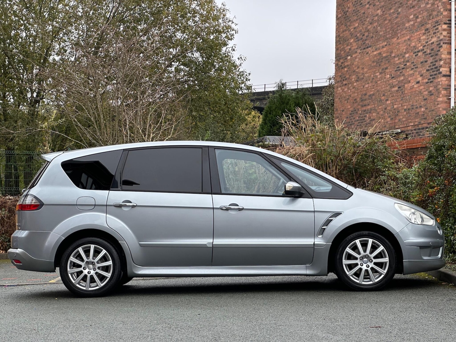 Used Ford S-Max 2009 for sale - 76667345: Photo 4