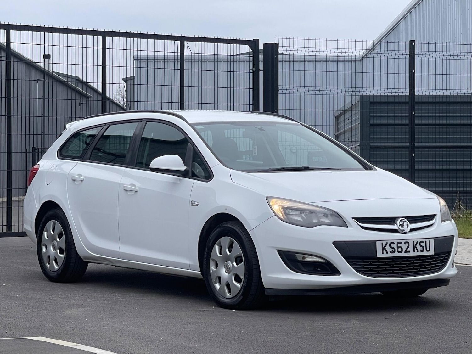 Used Vauxhall Astra 2013 for sale - 76667372: Photo 1