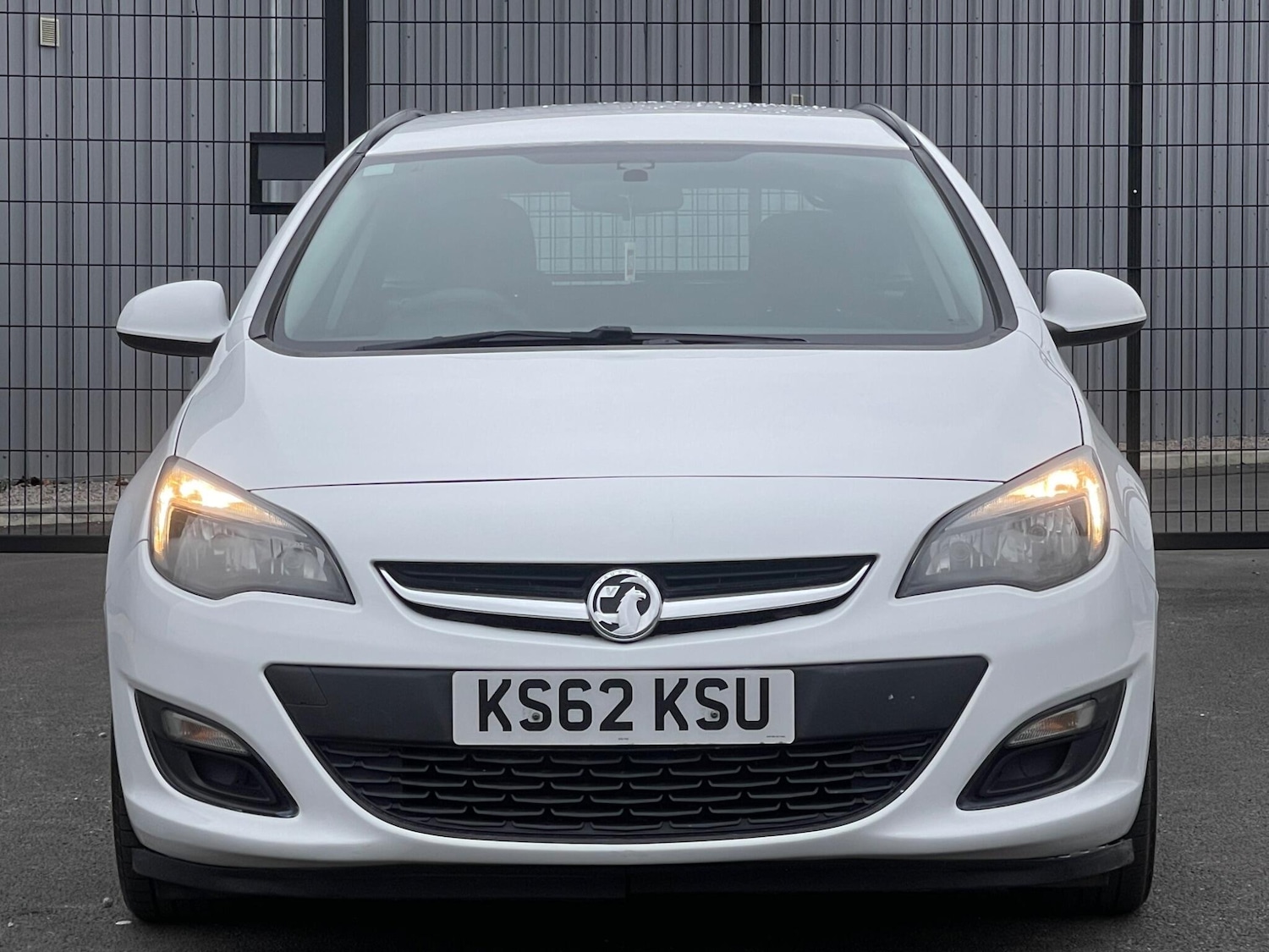 Used Vauxhall Astra 2013 for sale - 76667372: Photo 4