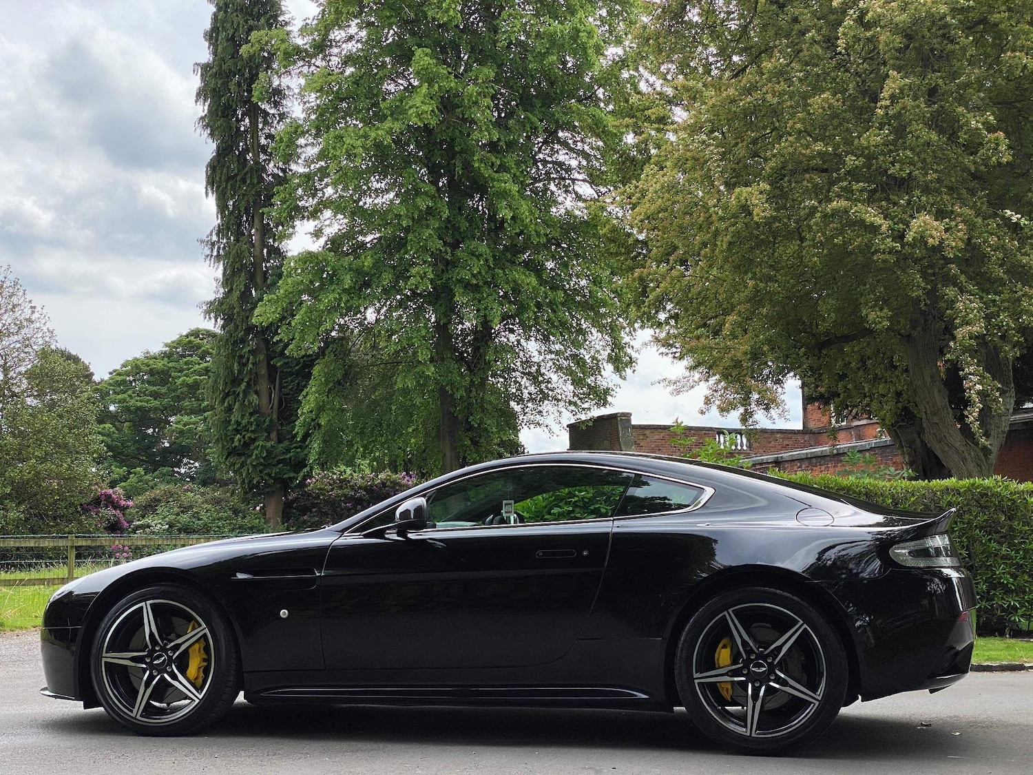 Used Aston Martin Vantage 2015 for sale - 76071726: Photo 10