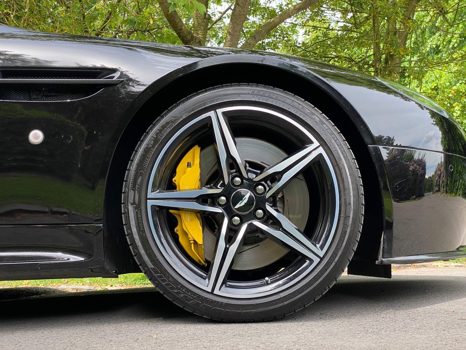Used Aston Martin Vantage 2015 for sale - 76071726: Photo 15