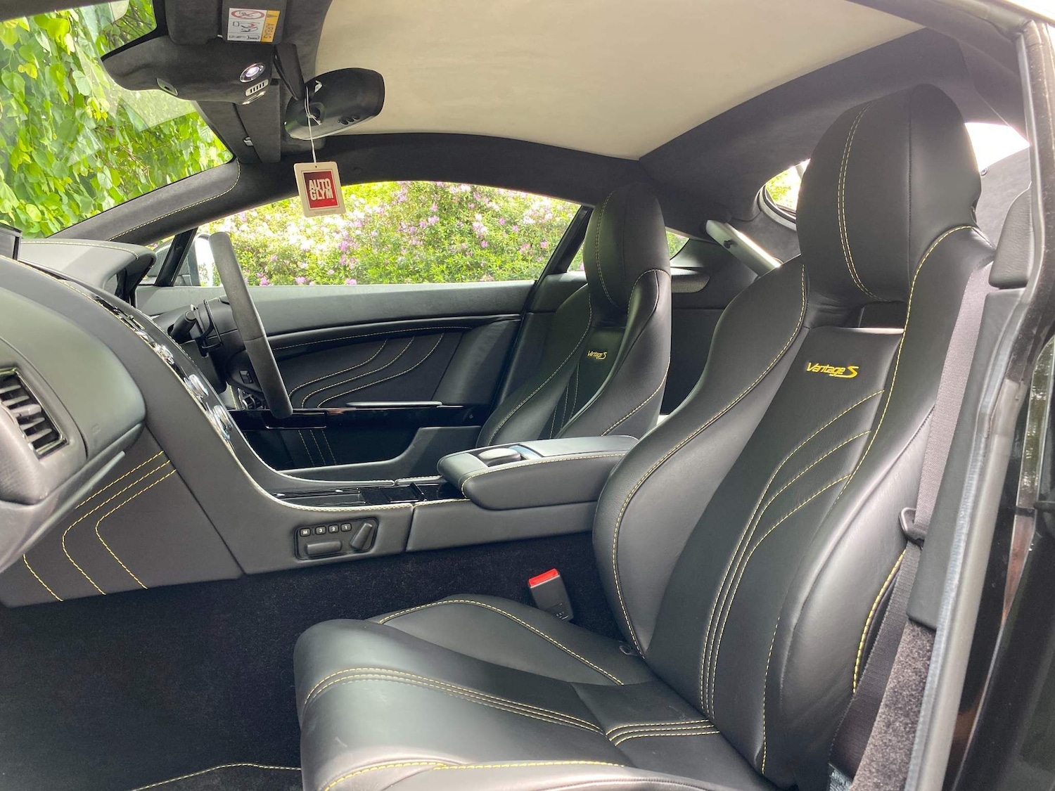 Used Aston Martin Vantage 2015 for sale - 76071726: Photo 28