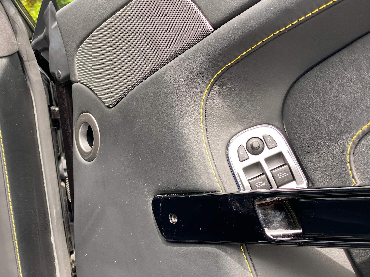 Used Aston Martin Vantage 2015 for sale - 76071726: Photo 32