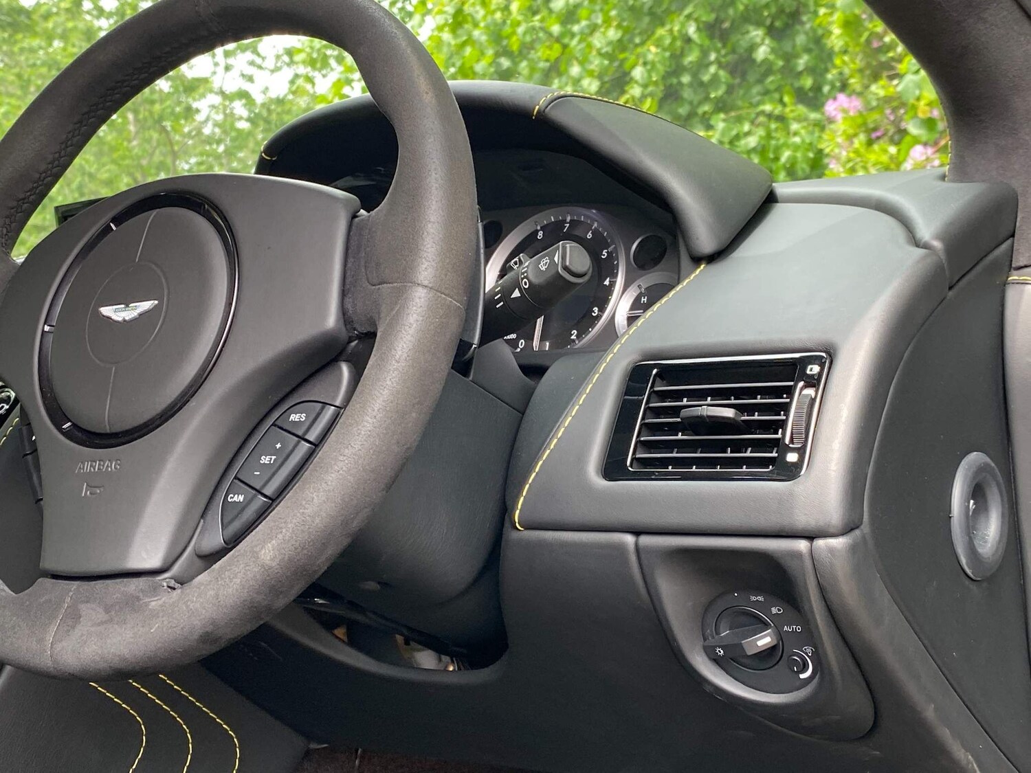 Used Aston Martin Vantage 2015 for sale - 76071726: Photo 34